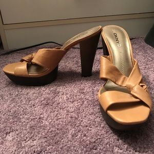 🎉HP🎉DKNYC platform wooden heels